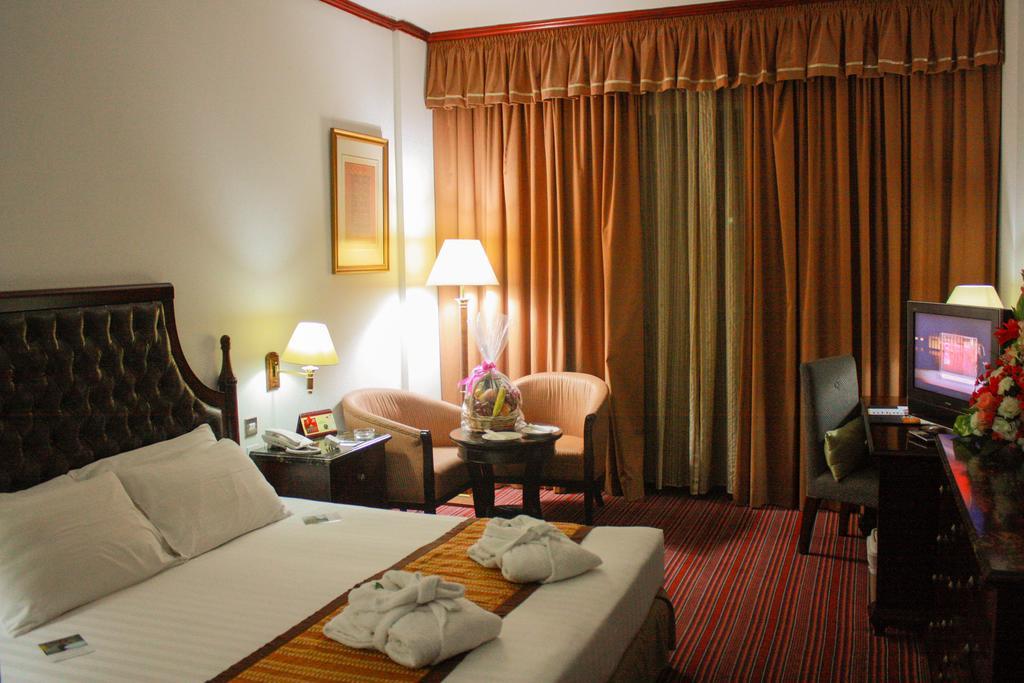 Grand Mayfair Hotel Дубай Экстерьер фото